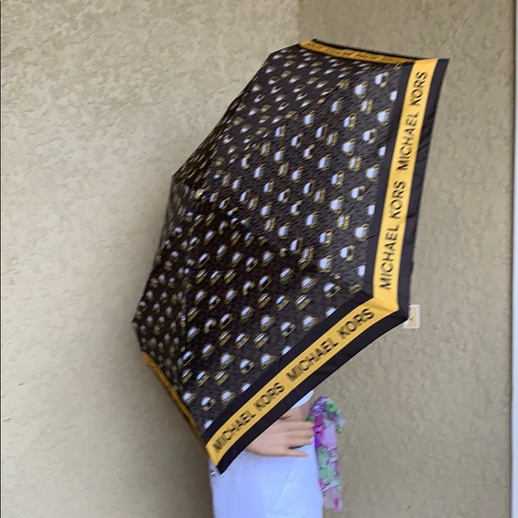 MICHAEL KORS NEW YORK CITY SM COMPACT UMBRELLA - Picture 13 of 16